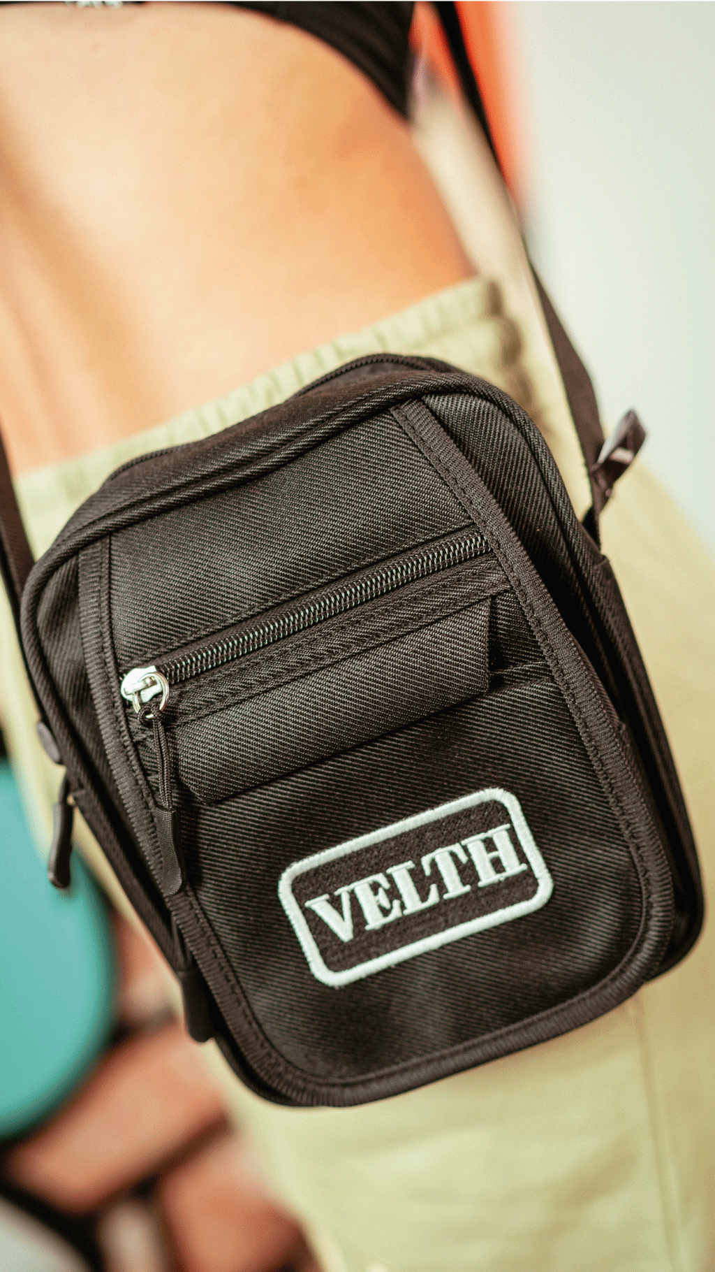VELTH Crossbody Bag – Side Essential